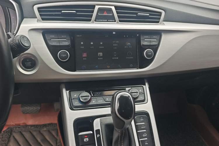 Used Geely Auto Emgrand X7 Sport 2016 1.8TD Automatic All-Wheel-Drive ZhiZun Edition Audio And AC Panel