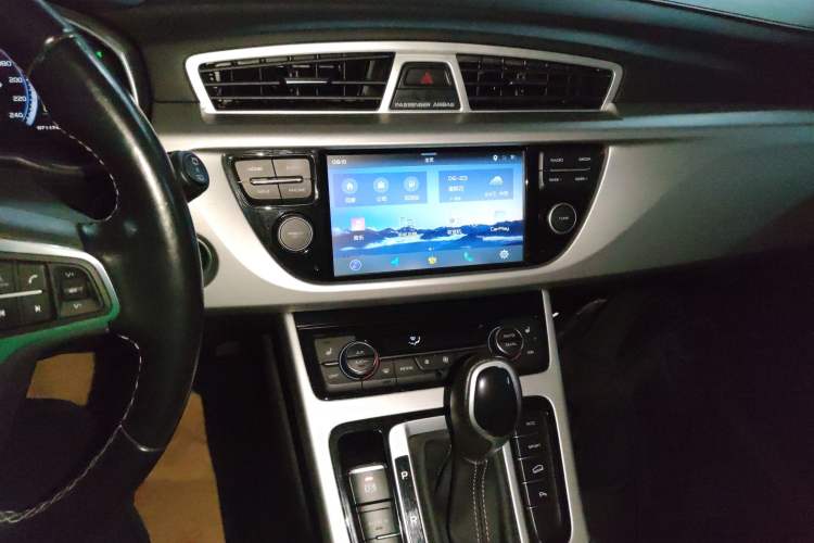 Used Geely Auto Emgrand X7 Sport 2016 1.8TD Automatic ZhiZun Version Audio And AC Panel