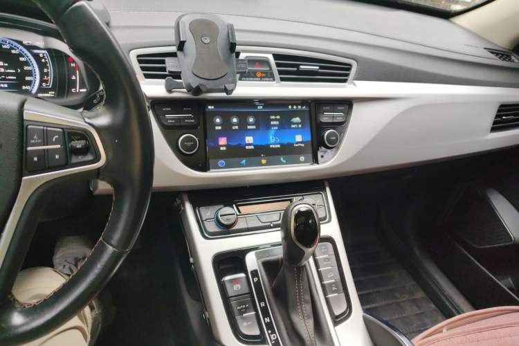 Used Geely Auto Emgrand X7 Sport 2016 1.8TD Automatic ZhiZun Version Audio And AC Panel
