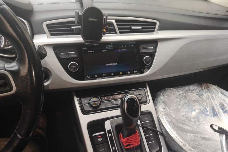 Used Geely Auto Emgrand X7 Sport 2016 1.8TD Automatic Smart Model Audio And AC Panel