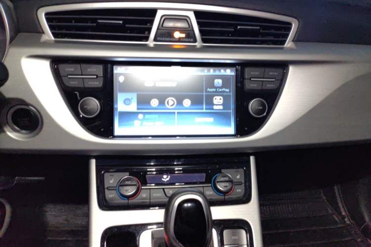 Used Geely Auto Emgrand X7 Sport 2016 1.8TD Automatic Smart Model Audio And AC Panel