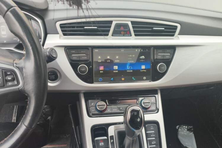 Used Geely Auto Emgrand X7 Sport 2016 1.8TD Automatic ZhiZun Version Audio And AC Panel