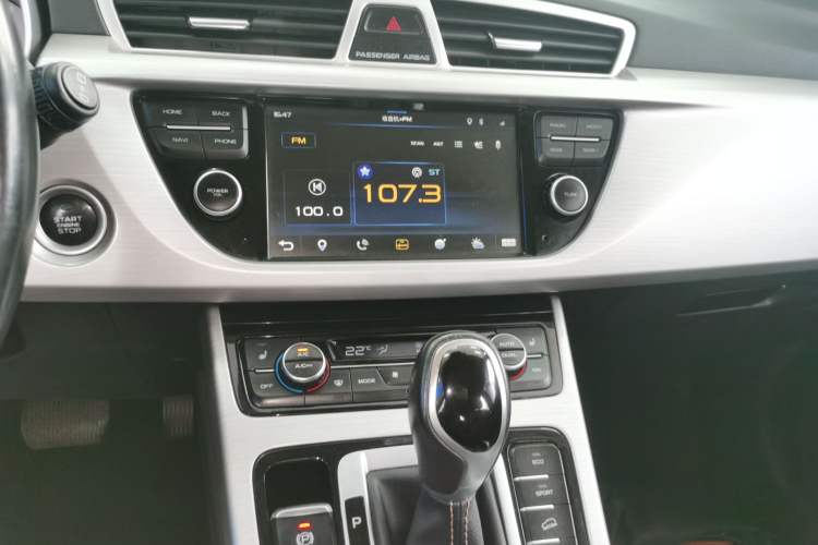 Used Geely Auto Emgrand X7 Sport 2016 1.8TD Automatic Smart Model Audio And AC Panel