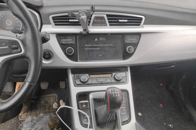 Used Geely Auto Emgrand X7 Sport 2016 2.0L Manual Smart Connect Version Audio And AC Panel