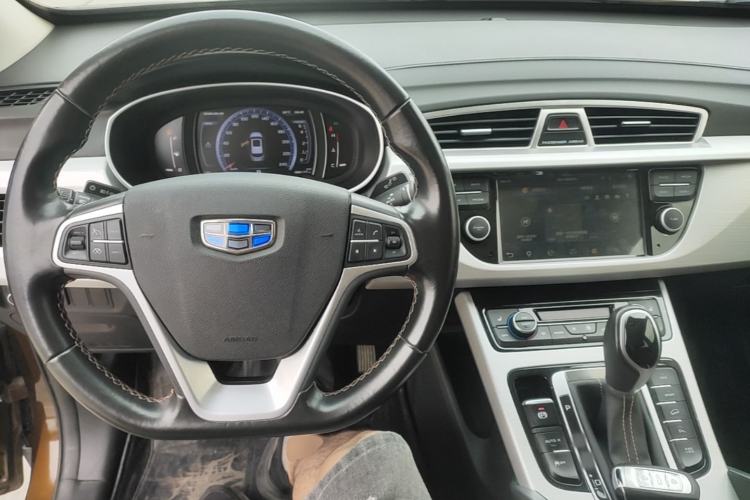 Used Geely Auto Emgrand X7 Sport 2016 1.8TD Automatic All-Wheel-Drive ZhiZun Edition Center Console