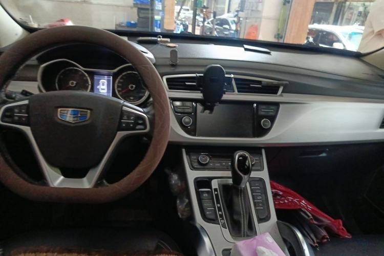 Used Geely Auto Emgrand X7 Sport 2016 1.8TD Automatic Smart Connectivity Version Center Console