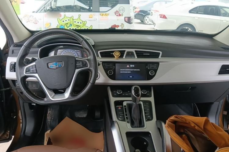 Used Geely Auto Emgrand X7 Sport 2016 1.8TD Automatic All-Wheel-Drive ZhiZun Edition Center Console