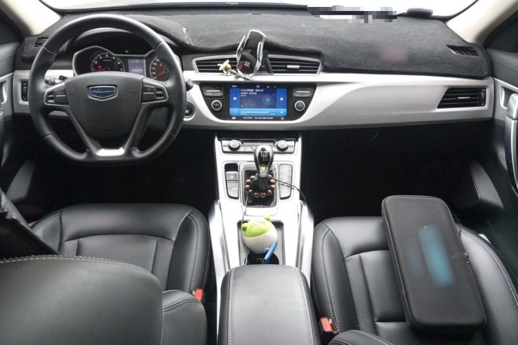 Used Geely Auto Emgrand X7 Sport 2016 2.0L Manual ZhiShang Version Center Console