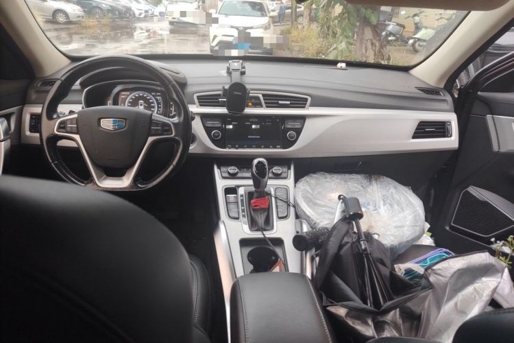 Used Geely Auto Emgrand X7 Sport 2016 1.8TD Automatic Smart Model Center Console