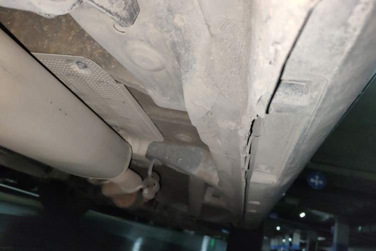 Used Geely Auto Emgrand X7 Sport 2016 2.0L Manual ZhiShang Version Chassis Rear Right
