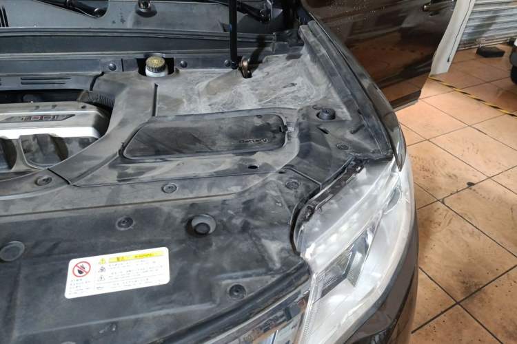Used Geely Auto Emgrand X7 Sport 2016 1.8TD Automatic Smart Connectivity Version Engine Bay Left