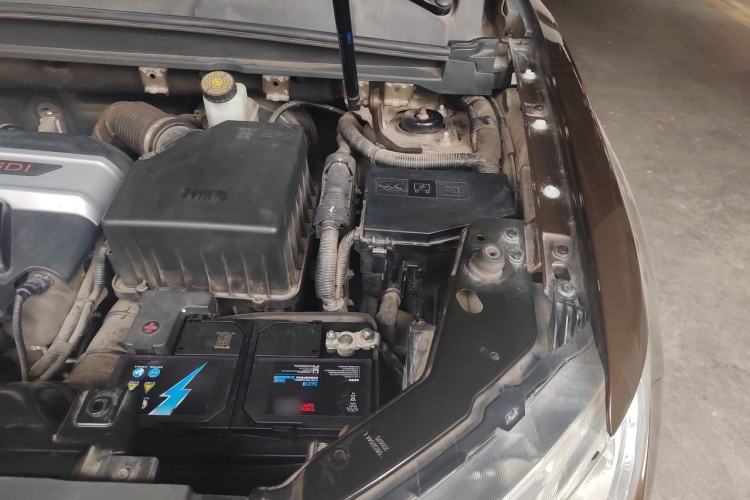 Used Geely Auto Emgrand X7 Sport 2016 1.8TD Automatic ZhiShang Model Engine Bay Left