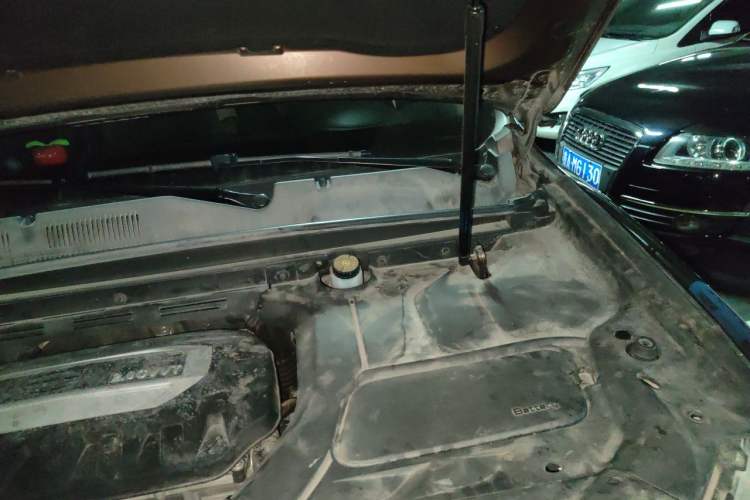 Used Geely Auto Emgrand X7 Sport 2016 2.0L Manual ZhiShang Version Engine Bay Left