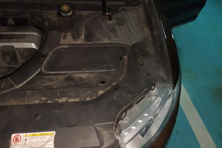 Used Geely Auto Emgrand X7 Sport 2016 1.8TD Automatic ZhiShang Model Engine Bay Left