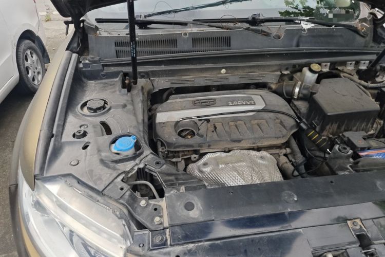 Used Geely Auto Emgrand X7 Sport 2016 2.0L Manual ZhiShang Version Engine Bay Right