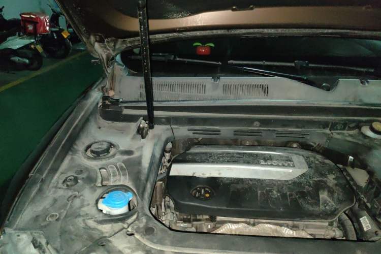Used Geely Auto Emgrand X7 Sport 2016 2.0L Manual ZhiShang Version Engine Bay Right
