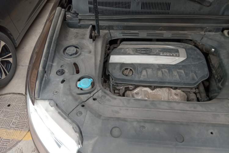 Used Geely Auto Emgrand X7 Sport 2016 2.0L Manual ZhiShang Version Engine Bay Right
