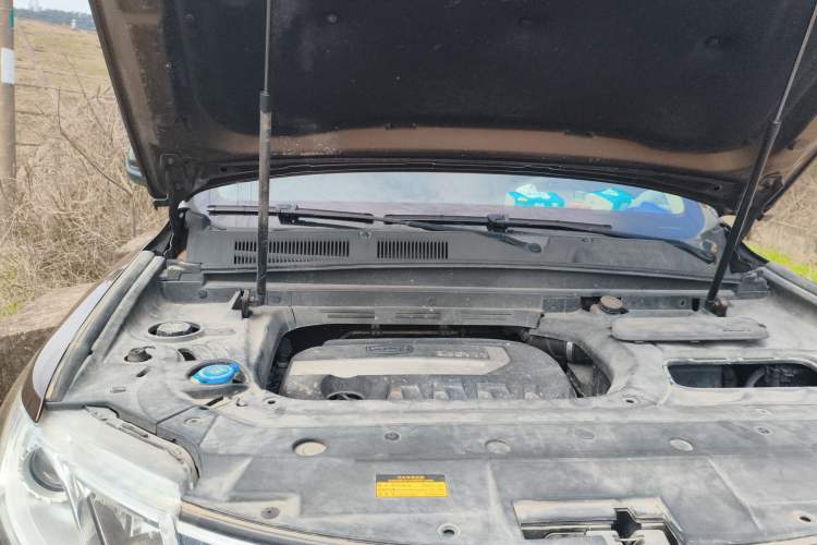 Used Geely Auto Emgrand X7 Sport 2016 2.0L Manual ZhiShang Version Engine Bay Right