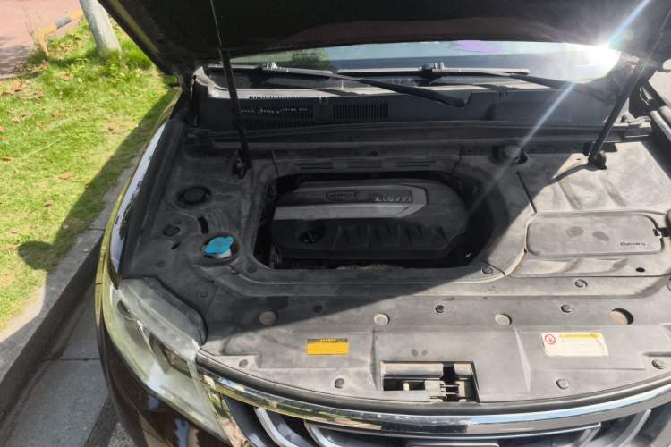 Used Geely Auto Emgrand X7 Sport 2016 2.0L Manual ZhiShang Version Engine Bay Right