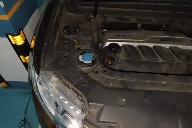 Used Geely Auto Emgrand X7 Sport 2016 1.8TD Automatic ZhiShang Model Engine Bay Right