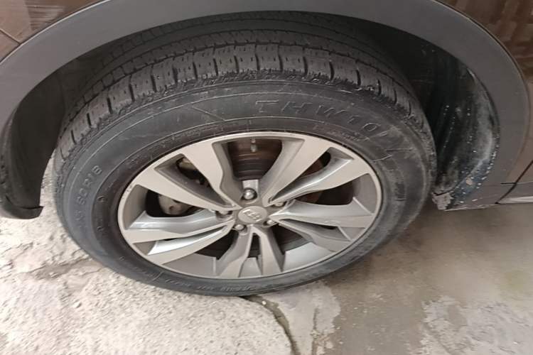 Used Geely Auto Emgrand X7 Sport 2016 2.0L Manual ZhiShang Version Exterior 4