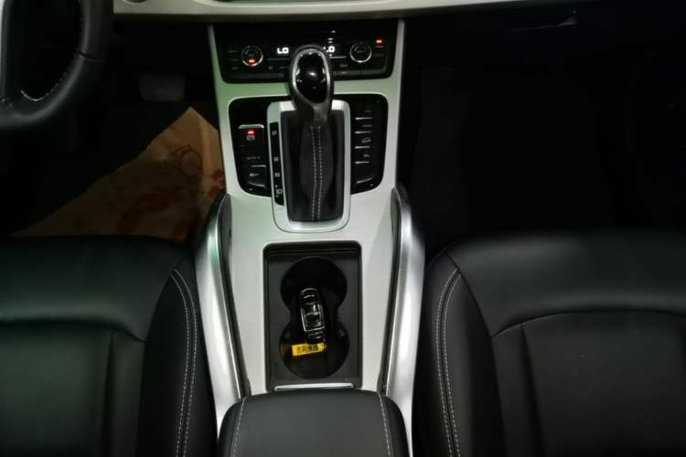 Used Geely Auto Emgrand X7 Sport 2016 1.8TD Automatic Smart Connectivity Version Gear Lever