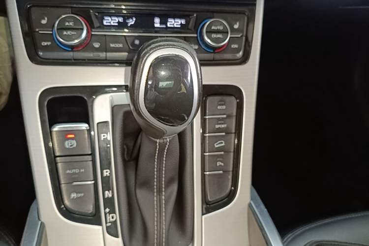 Used Geely Auto Emgrand X7 Sport 2016 1.8TD Automatic Smart Model Gear Lever