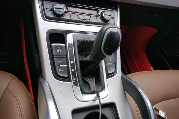 Used Geely Auto Emgrand X7 Sport 2016 1.8TD Automatic All-Wheel-Drive ZhiZun Edition Gear Lever