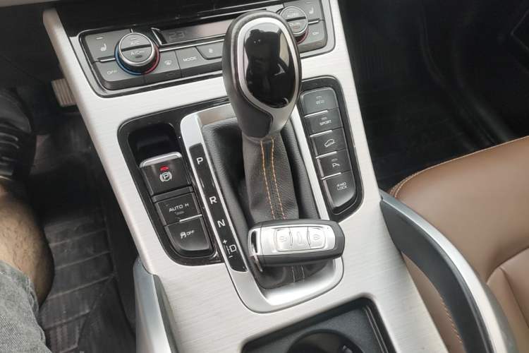 Used Geely Auto Emgrand X7 Sport 2016 1.8TD Automatic All-Wheel-Drive ZhiZun Edition Gear Lever