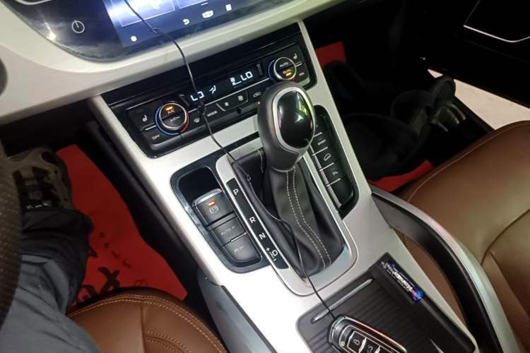 Used Geely Auto Emgrand X7 Sport 2016 1.8TD Automatic ZhiZun Version Gear Lever