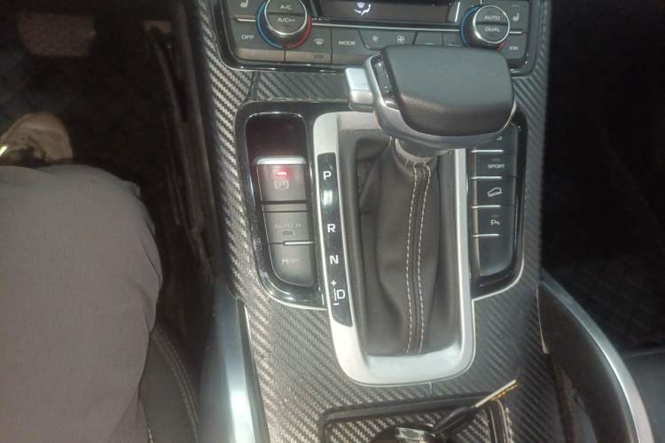 Used Geely Auto Emgrand X7 Sport 2016 1.8TD Automatic Smart Model Gear Lever