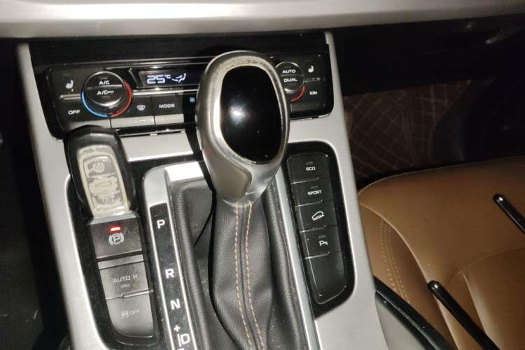 Used Geely Auto Emgrand X7 Sport 2016 1.8TD Automatic ZhiZun Version Gear Lever