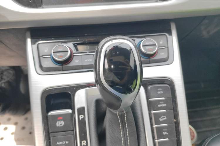 Used Geely Auto Emgrand X7 Sport 2016 1.8TD Automatic Smart Model Gear Lever