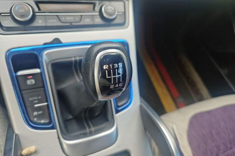 Used Geely Auto Emgrand X7 Sport 2016 2.0L Manual ZhiShang Version Gear Lever