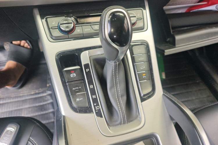Used Geely Auto Emgrand X7 Sport 2016 1.8TD Automatic Smart Model Gear Lever