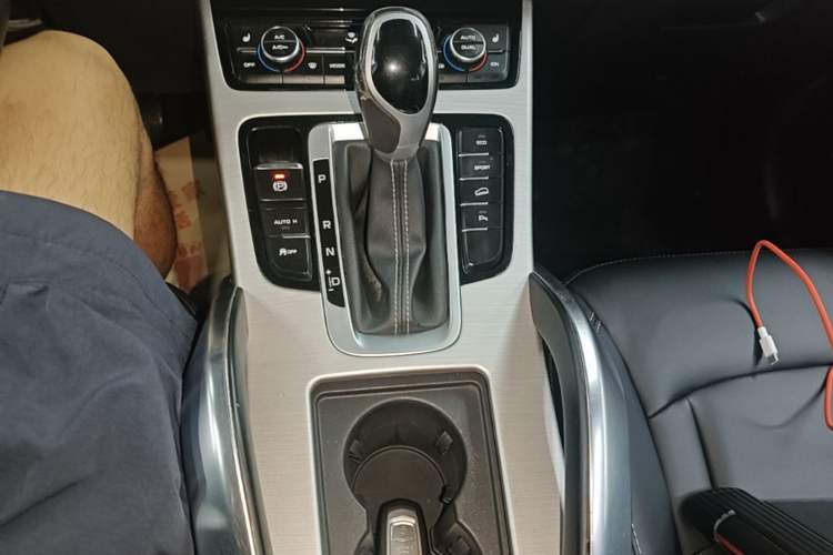 Used Geely Auto Emgrand X7 Sport 2016 1.8TD Automatic Smart Model Gear Lever