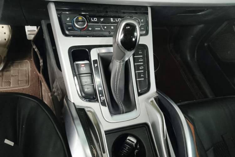 Used Geely Auto Emgrand X7 Sport 2016 1.8TD Automatic Smart Model Gear Lever