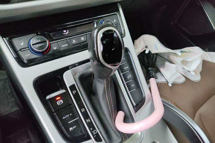 Used Geely Auto Emgrand X7 Sport 2016 1.8TD Automatic ZhiZun Version Gear Lever