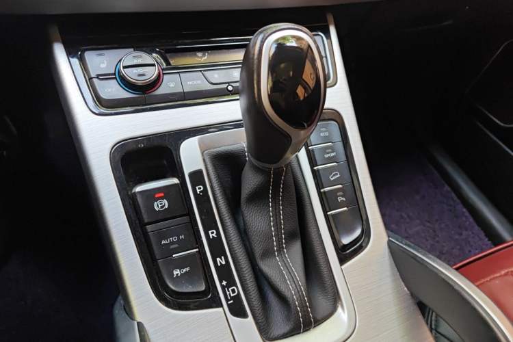 Used Geely Auto Emgrand X7 Sport 2016 1.8TD Automatic Smart Model Gear Lever