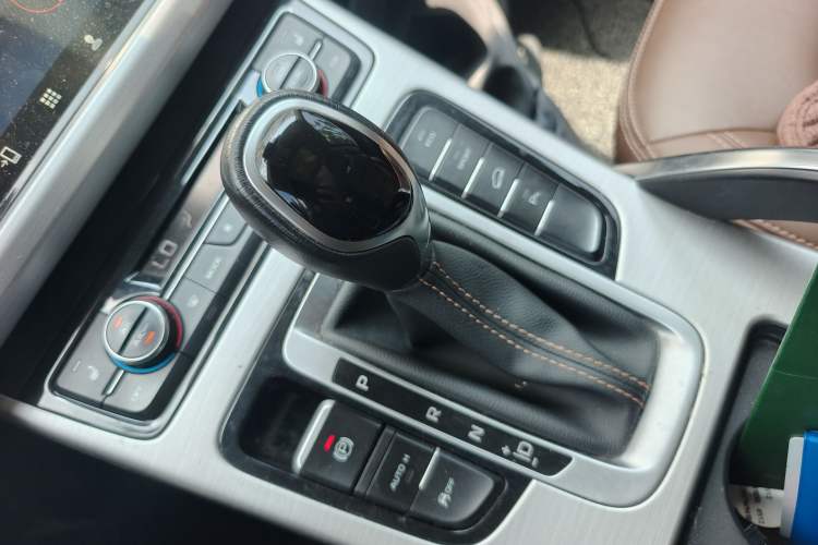Used Geely Auto Emgrand X7 Sport 2016 1.8TD Automatic ZhiZun Version Gear Lever