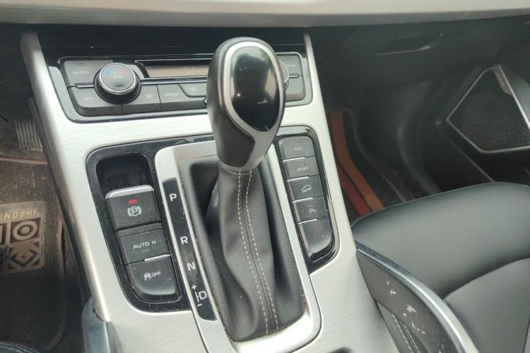 Used Geely Auto Emgrand X7 Sport 2016 1.8TD Automatic Smart Connectivity Version Gear Lever