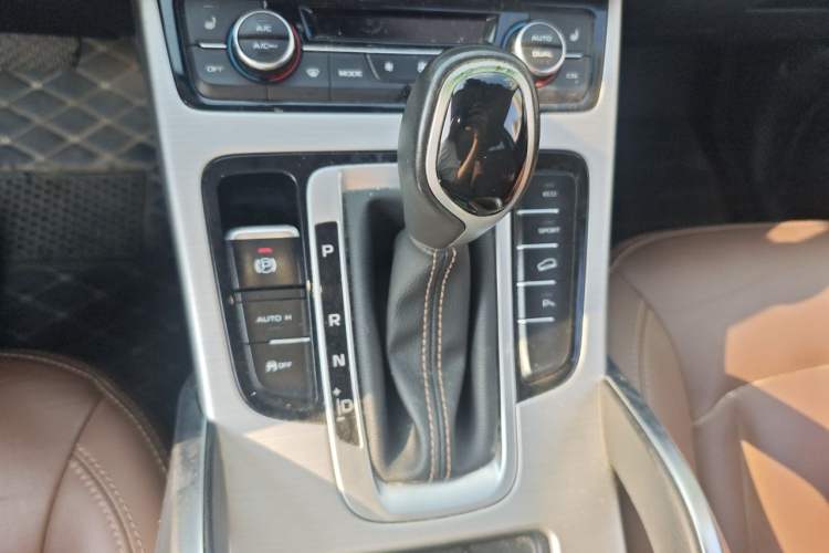 Used Geely Auto Emgrand X7 Sport 2016 1.8TD Automatic ZhiZun Version Gear Lever