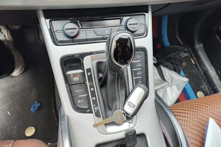 Used Geely Auto Emgrand X7 Sport 2016 1.8TD Automatic Smart Model Gear Lever