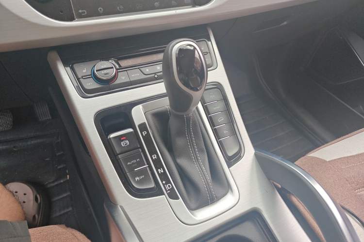 Used Geely Auto Emgrand X7 Sport 2016 1.8TD Automatic Smart Model Gear Lever