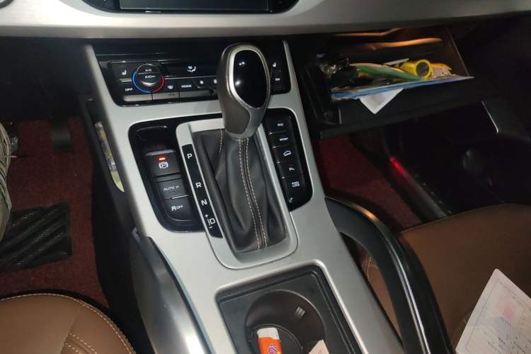 Used Geely Auto Emgrand X7 Sport 2016 1.8TD Automatic ZhiZun Version Gear Lever