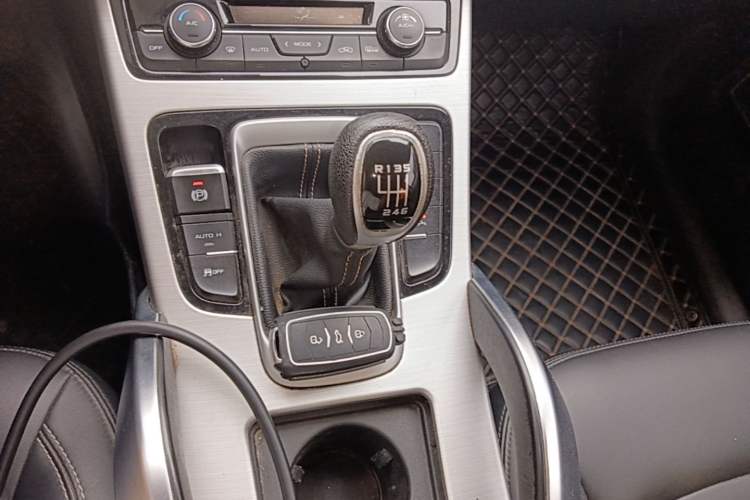 Used Geely Auto Emgrand X7 Sport 2016 2.0L Manual ZhiShang Version Gear Lever