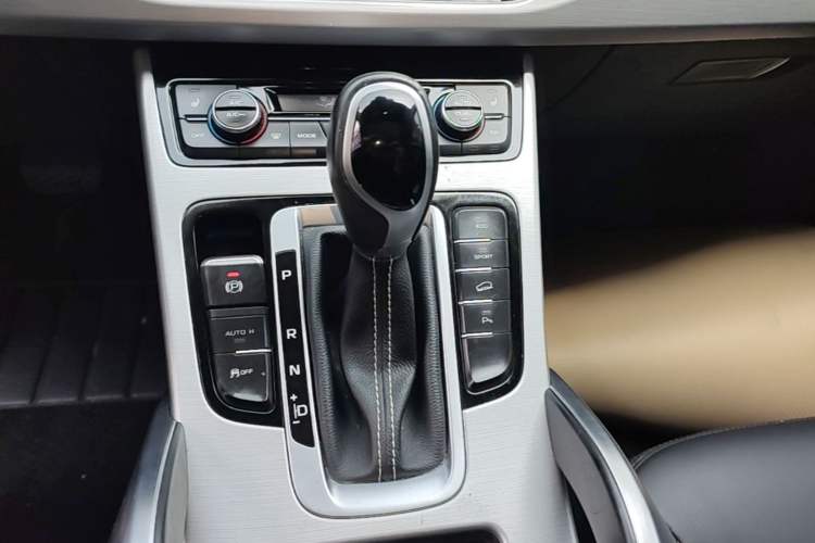 Used Geely Auto Emgrand X7 Sport 2016 1.8TD Automatic Smart Model Gear Lever