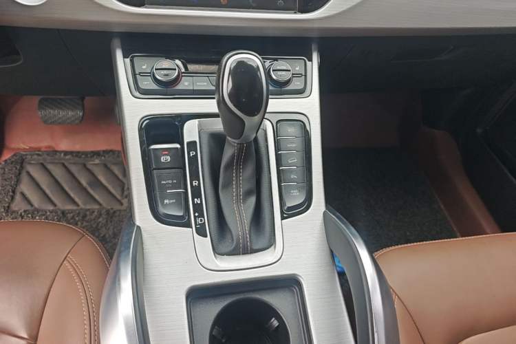 Used Geely Auto Emgrand X7 Sport 2016 1.8TD Automatic All-Wheel-Drive ZhiZun Edition Gear Lever