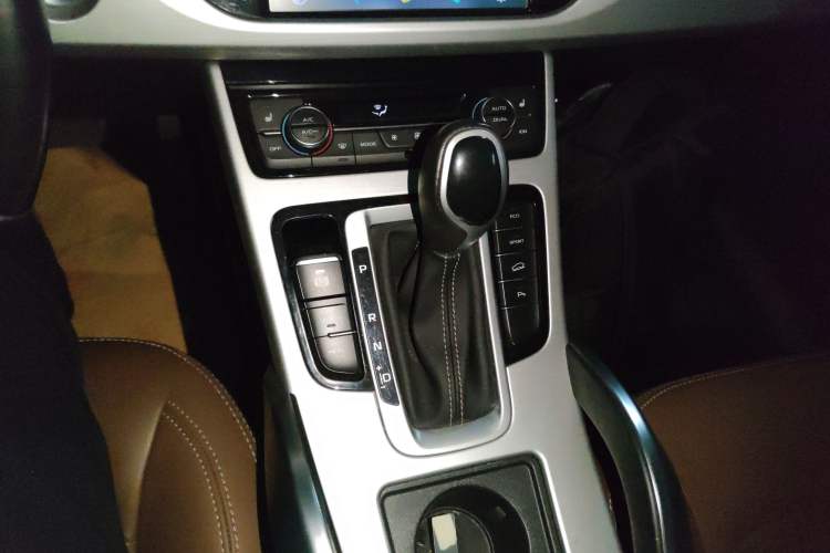 Used Geely Auto Emgrand X7 Sport 2016 1.8TD Automatic ZhiZun Version Gear Lever