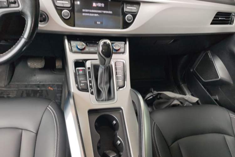 Used Geely Auto Emgrand X7 Sport 2016 1.8TD Automatic Smart Model Gear Lever